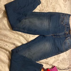 Brand name : curve appeal. blue jean. size: 6/28. Skinny jean